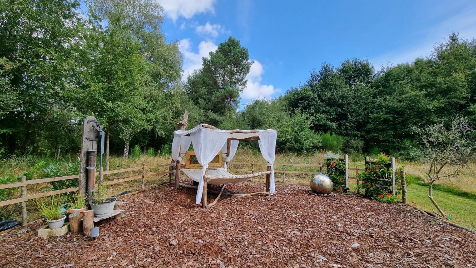 Luxury Bell Tent At Camping La Fortinerie Mouliherne Exterior foto